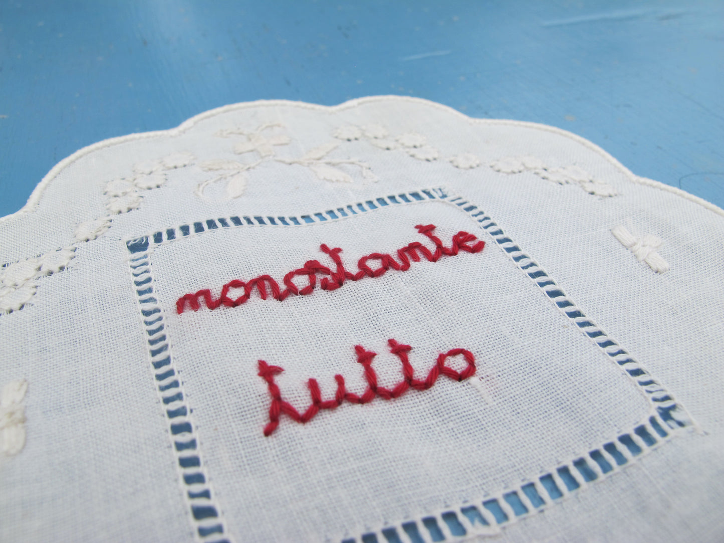 Nonostante tutto – Handmade embroidery artwork