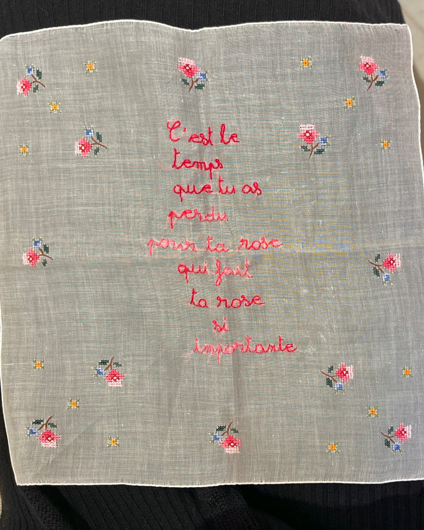 Ta rose – Hand-Embroidered artwork