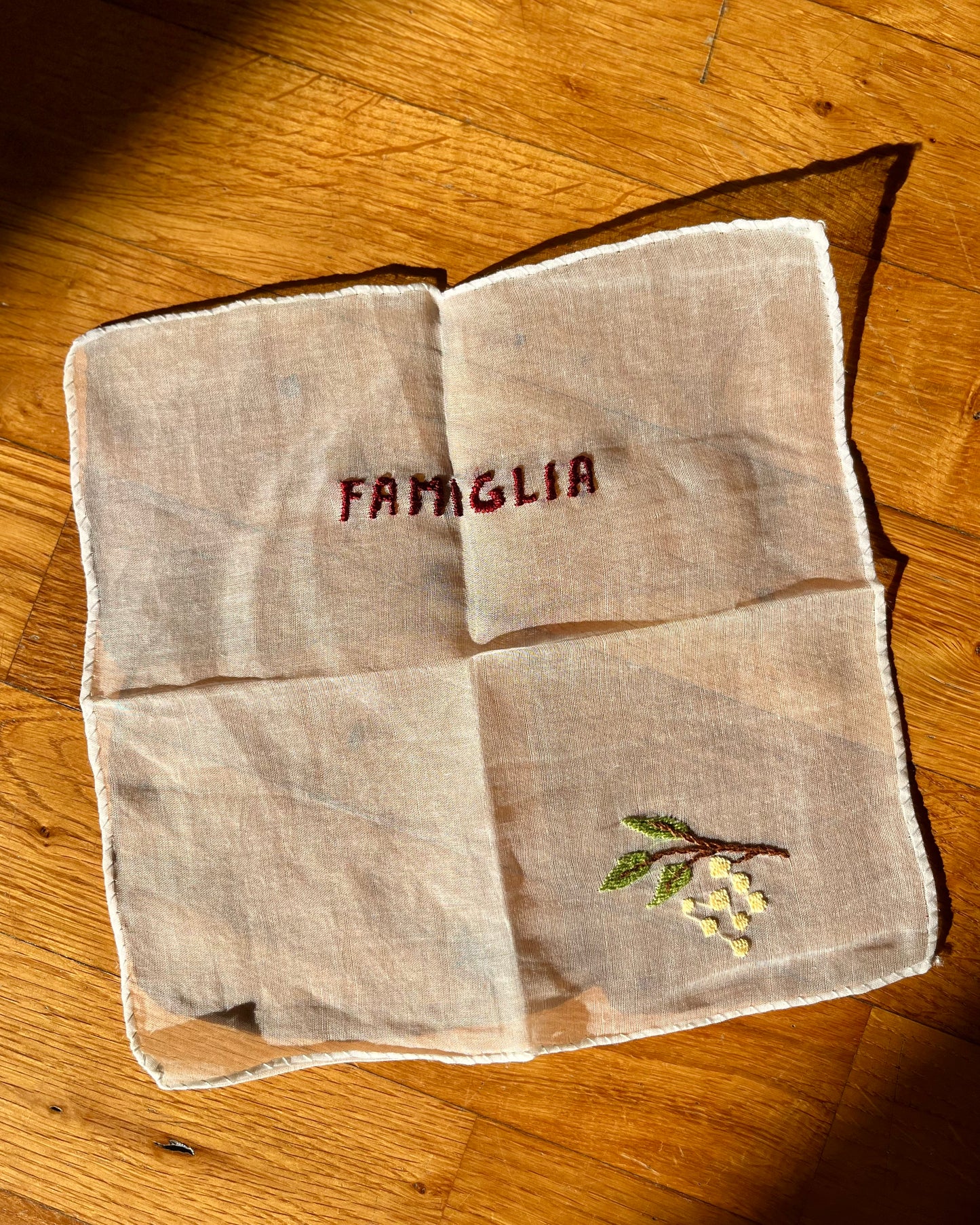 Famiglia – Hand-embroidered artwork
