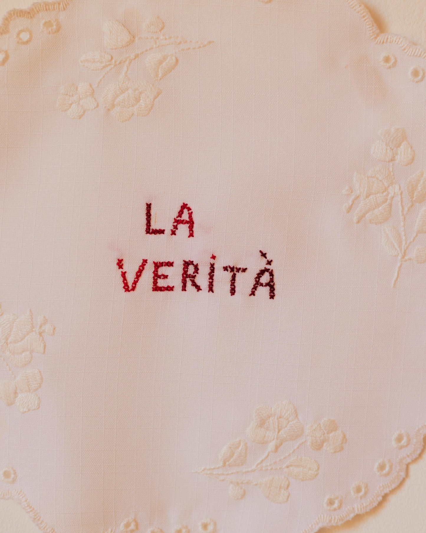 La verità – Hand-embroidered artwork