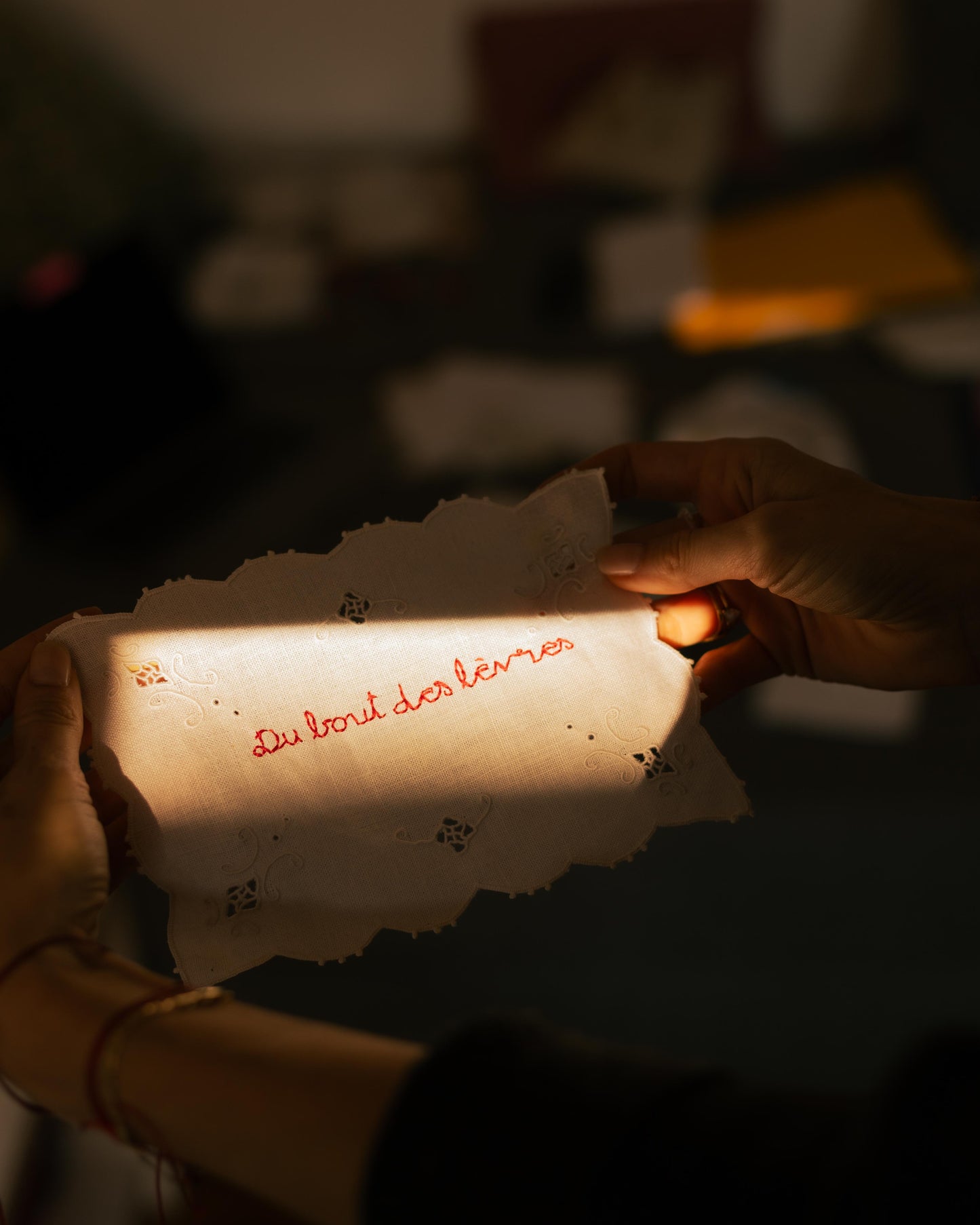Du bout des lèvres – Hand-embroidered artwork