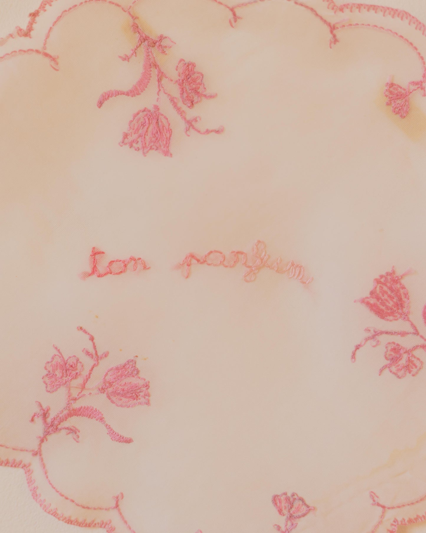 Ton parfum – Hand-Embroidered napkin