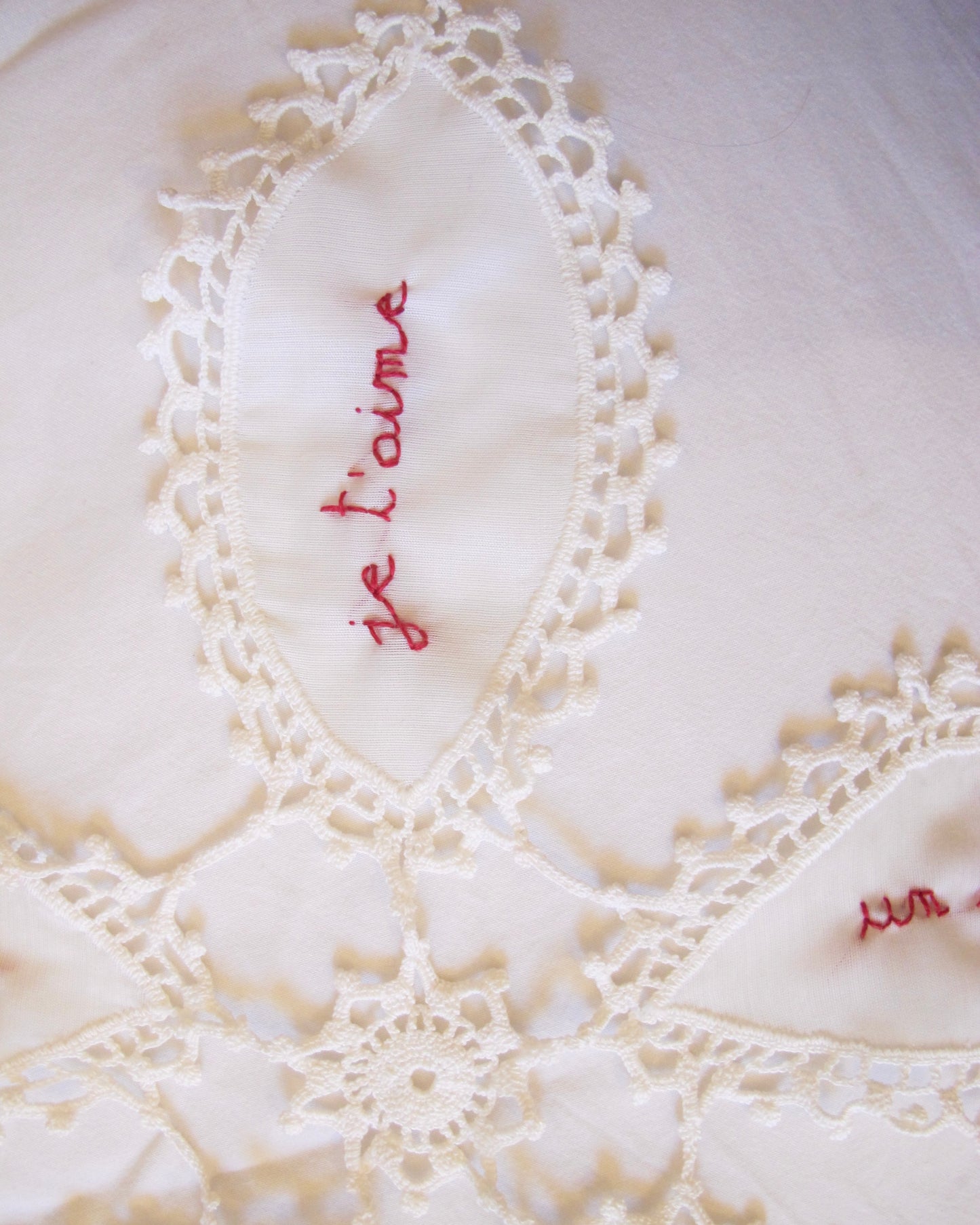 Je t'aime – Hand-embroidered artwork
