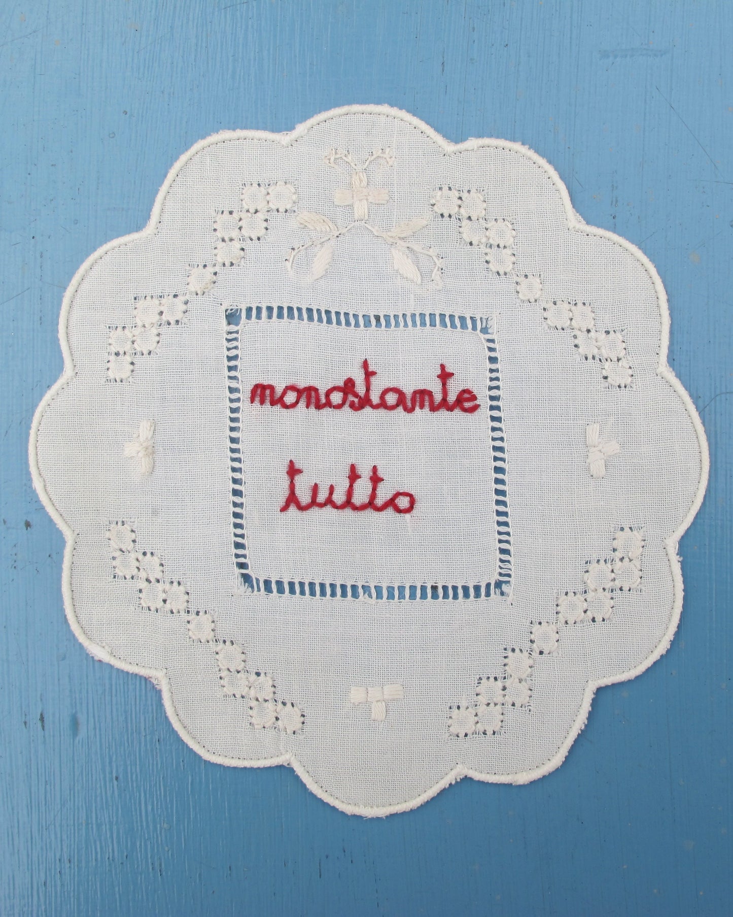 Nonostante tutto – Handmade embroidery artwork