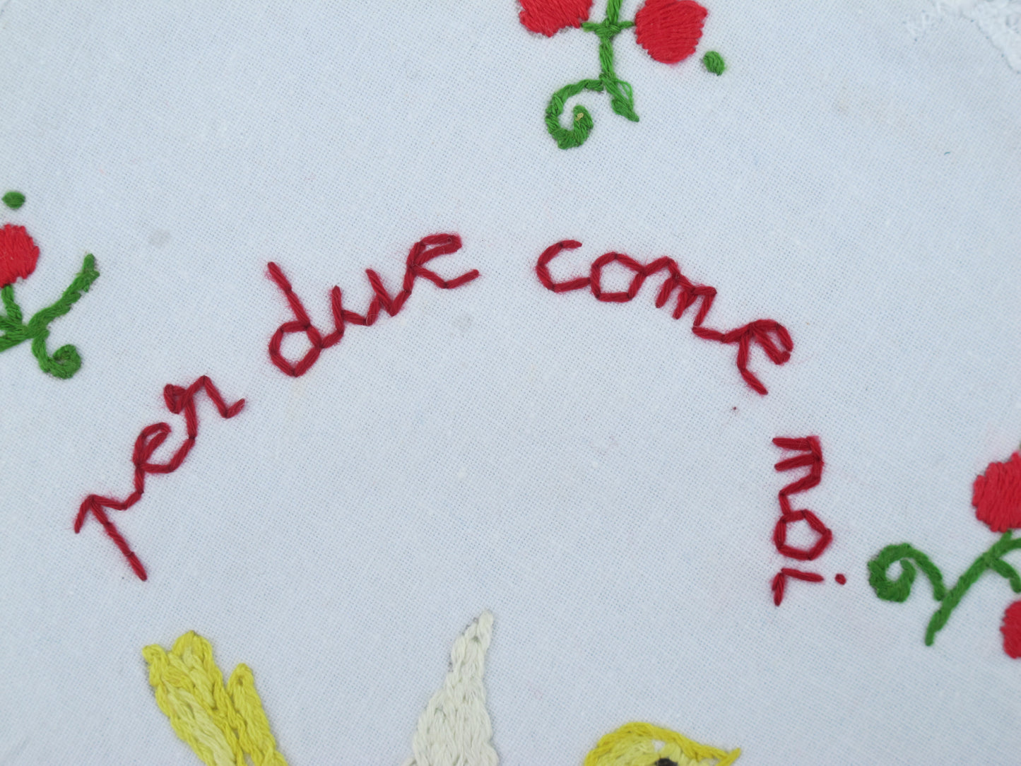 Per due come noi – Handmade embroidery artwork