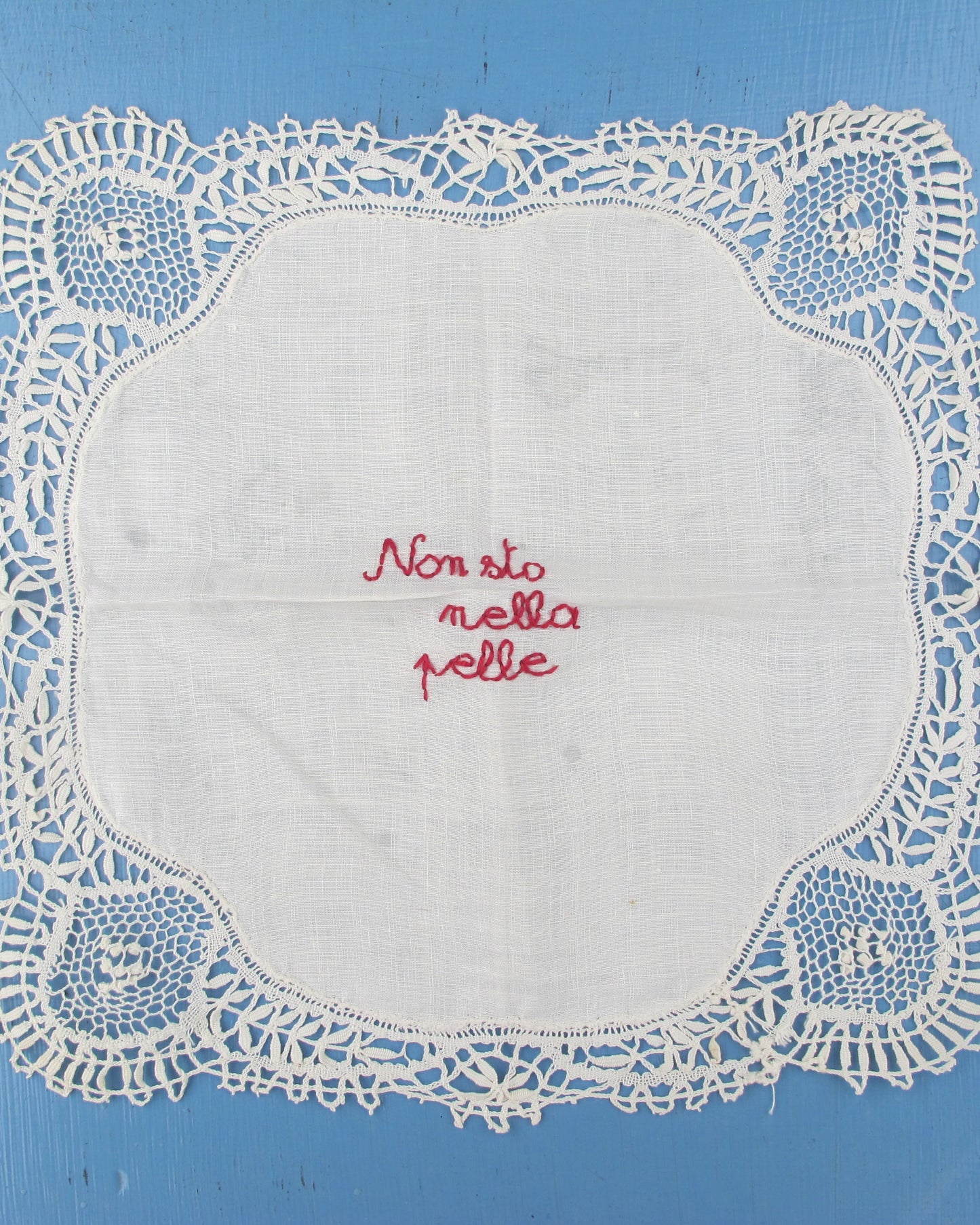 Non sto nella pelle – Handmade embroidery artwork