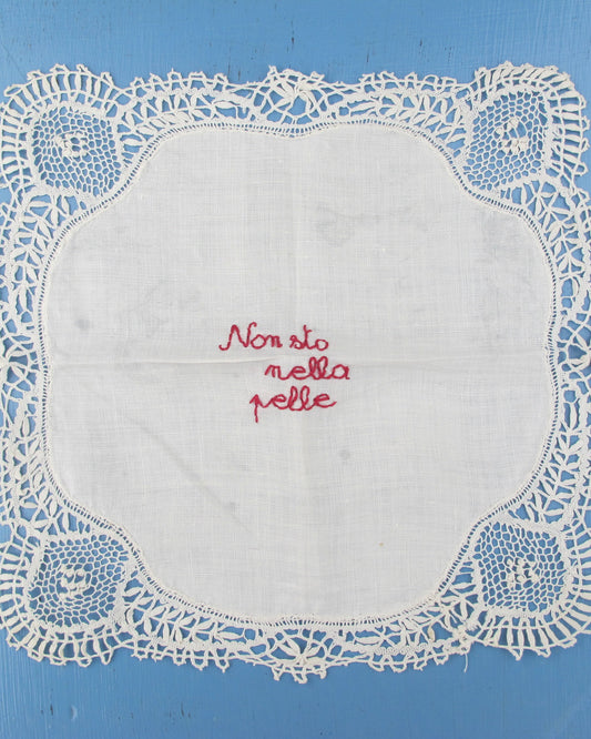 Non sto nella pelle – Handmade embroidery artwork