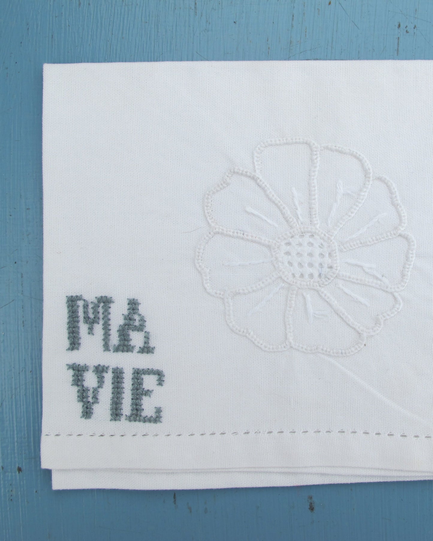 Ma vie mon amour mon coeur – Handmade embroidery artwork