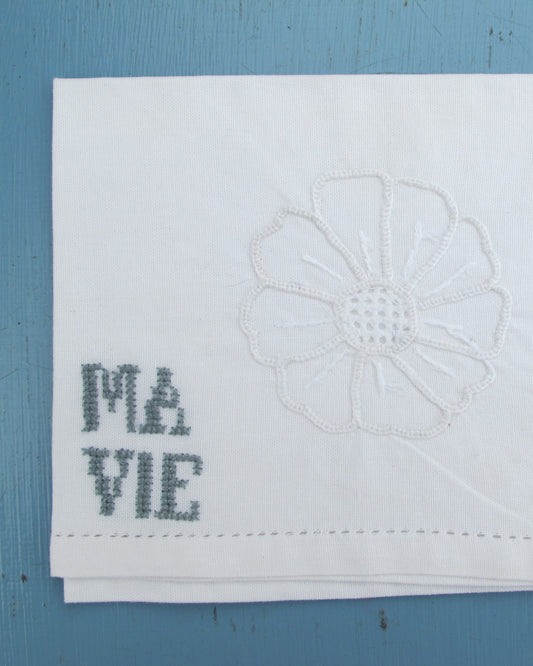 Ma vie mon amour mon coeur – Handmade embroidery artwork