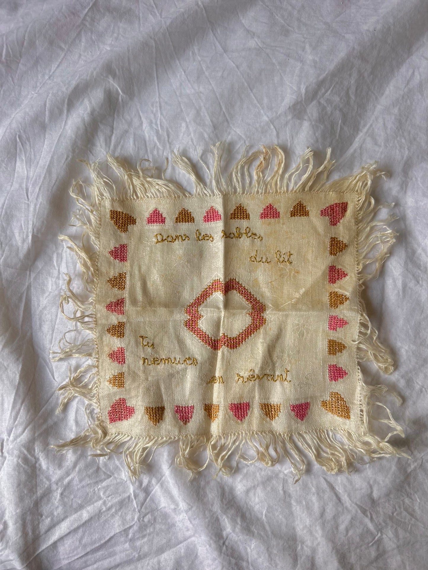 Dans les sables – Hand-Embroidered Artwork