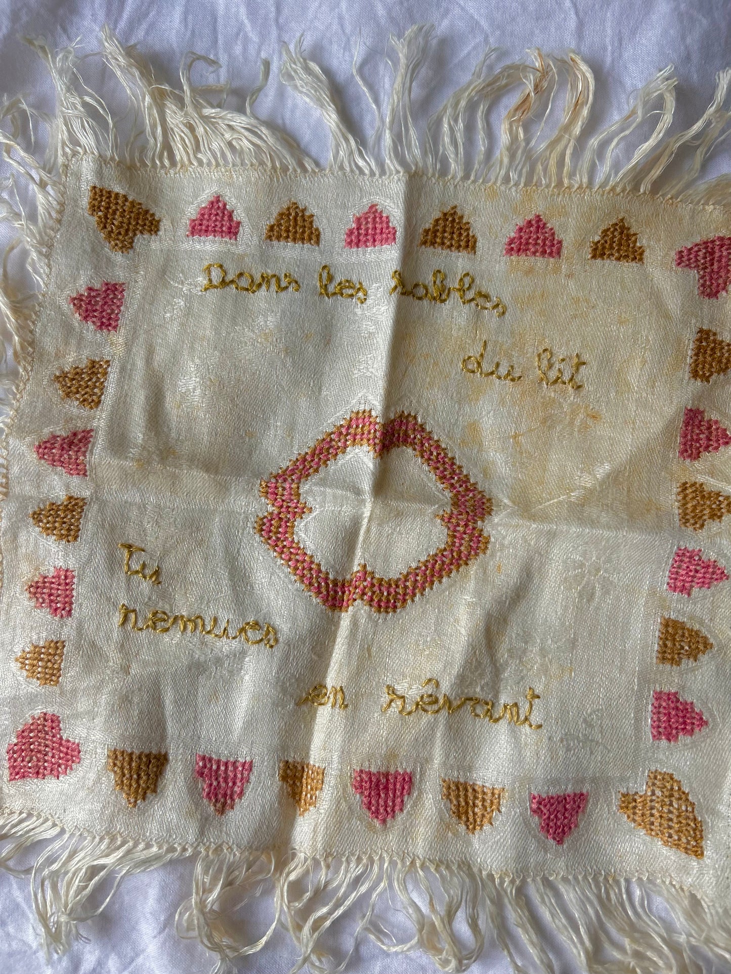 Dans les sables – Hand-Embroidered Artwork