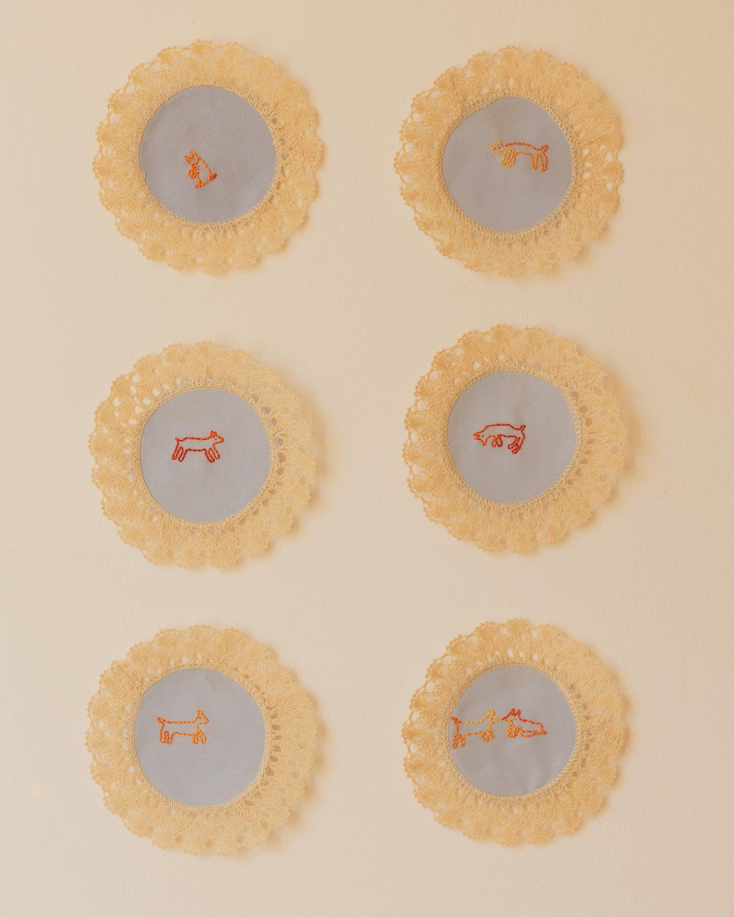 Kind dogs – Hand-embroidered artwork