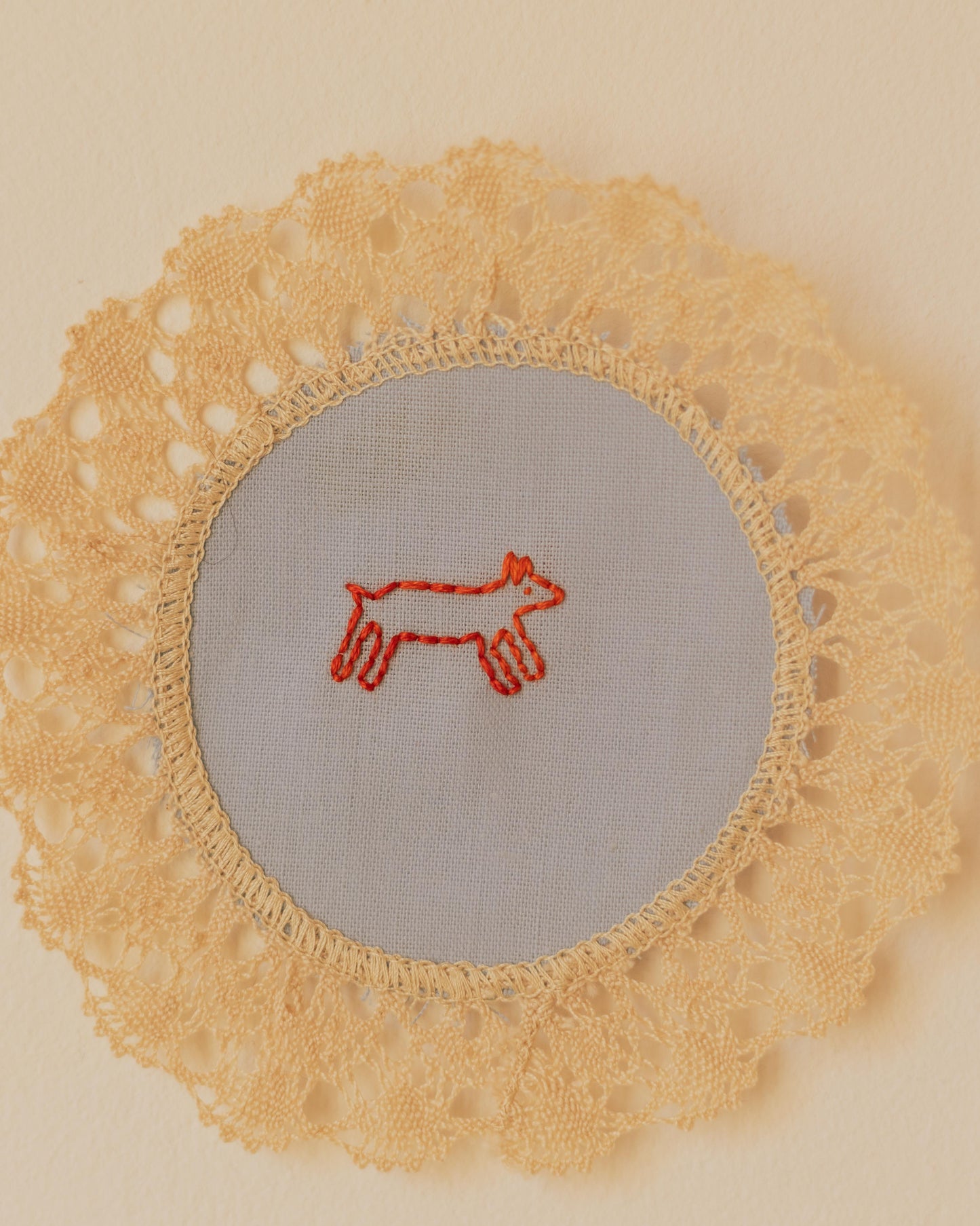 Kind dogs – Hand-embroidered artwork