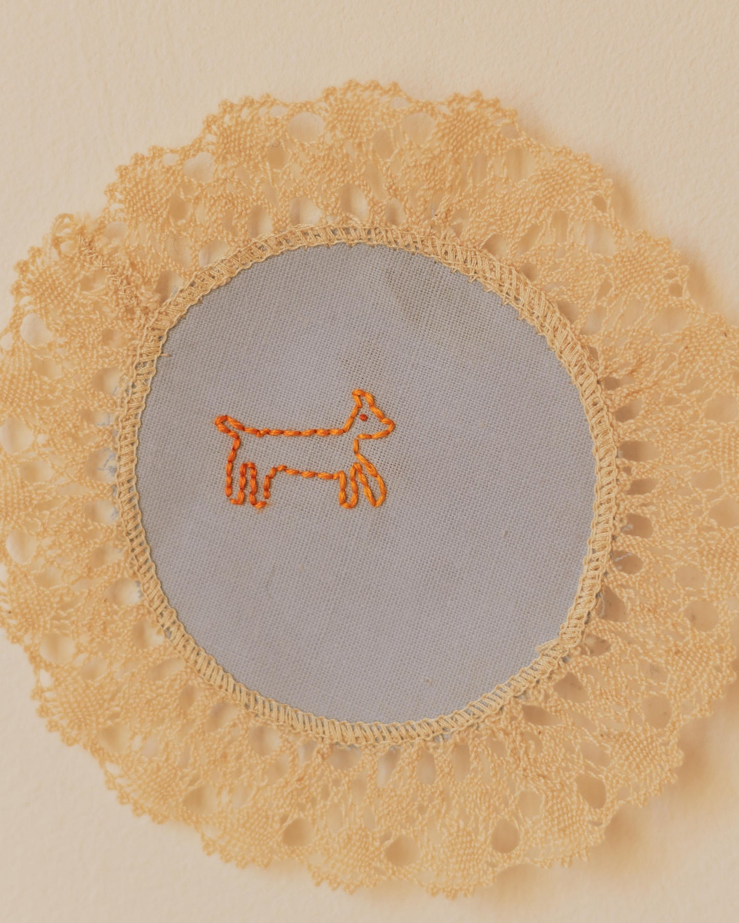 Kind dogs – Hand-embroidered artwork