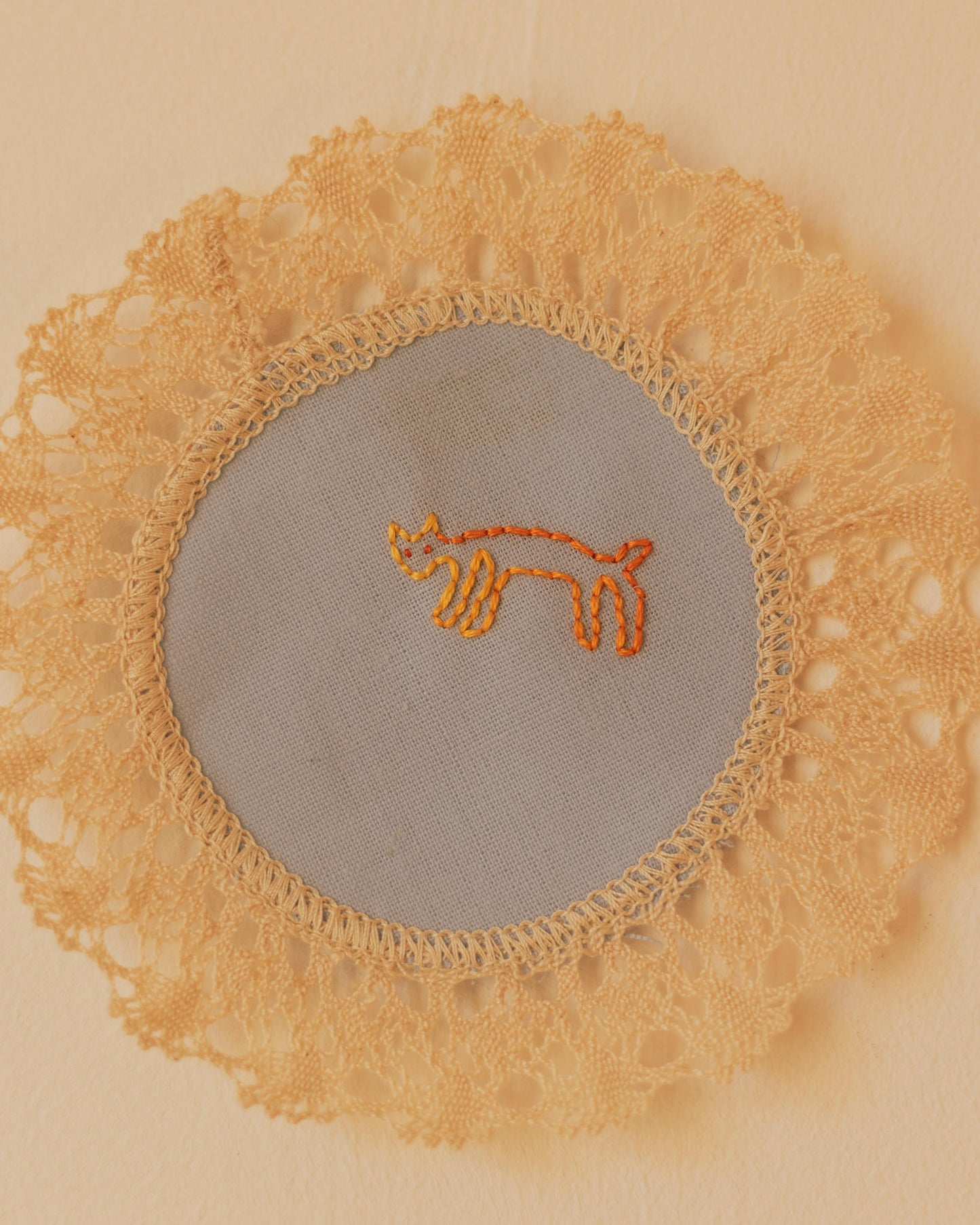 Kind dogs – Hand-embroidered artwork