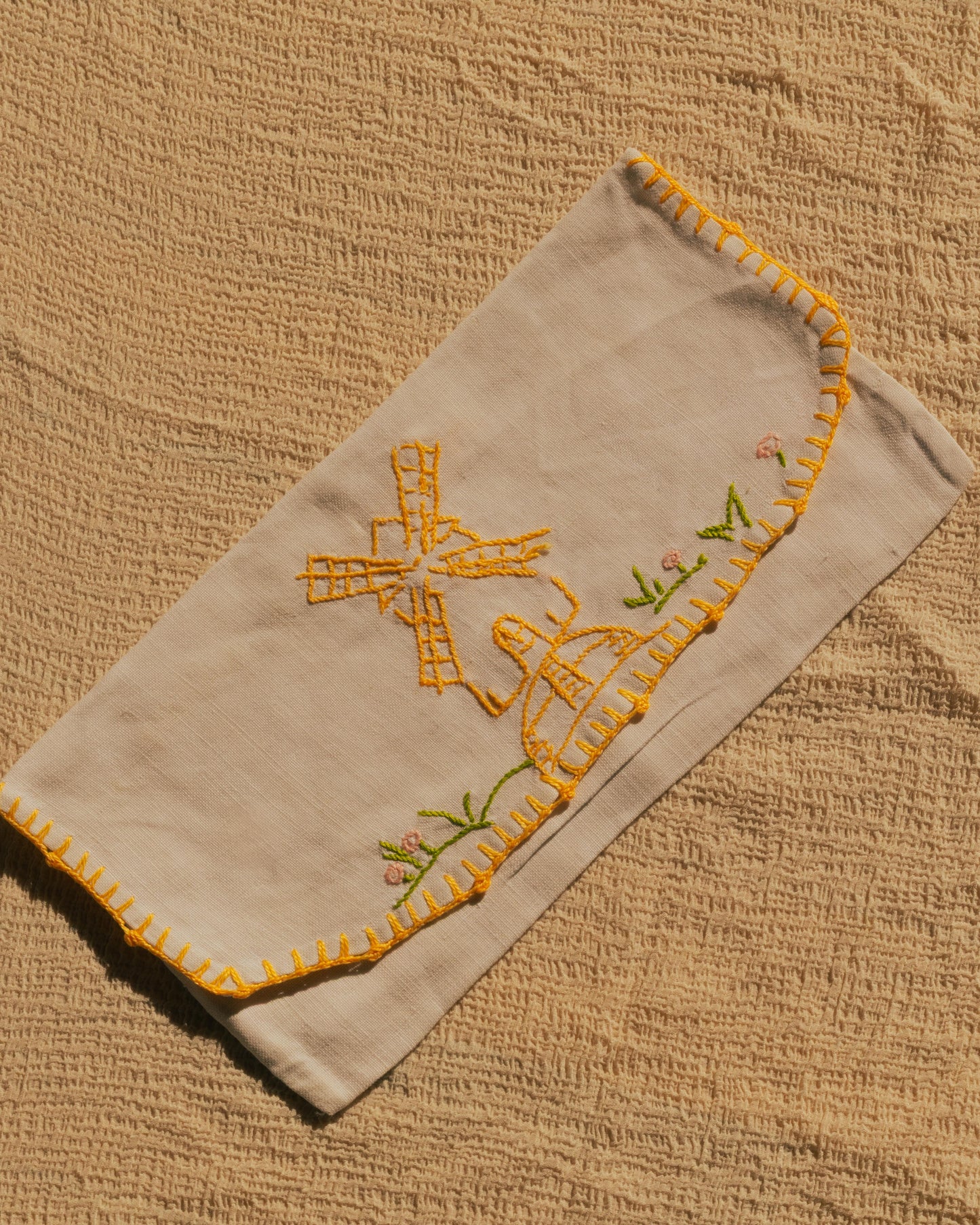 Partir et revenir – Hand-embroidered artwork