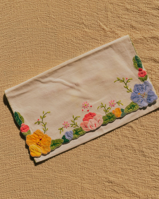 Per innamorarsi ancora – Hand-embroidered artwork