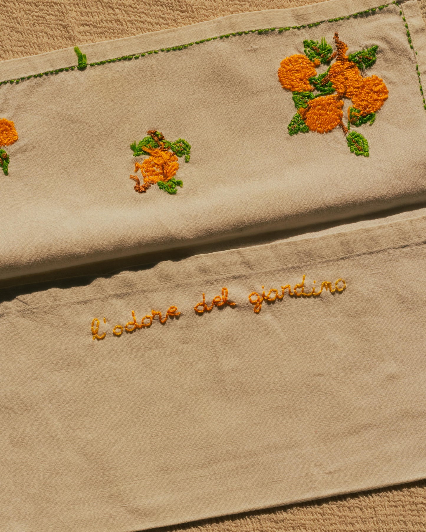 L'odore del giardino – Hand-embroidered artwork