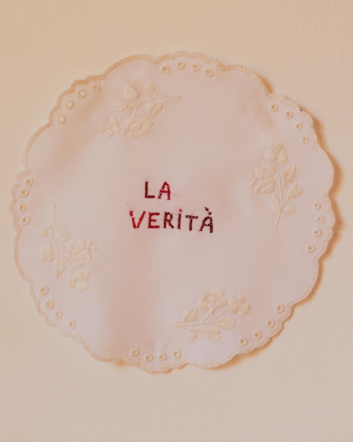 La verità – Hand-embroidered artwork