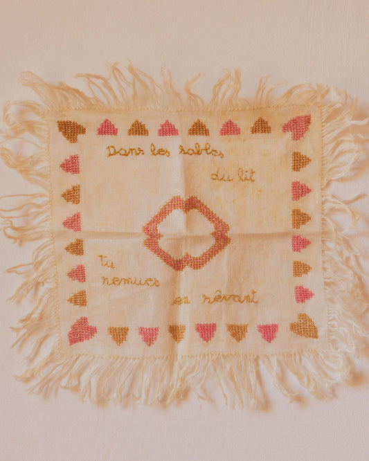 Dans les sables – Hand-Embroidered Artwork