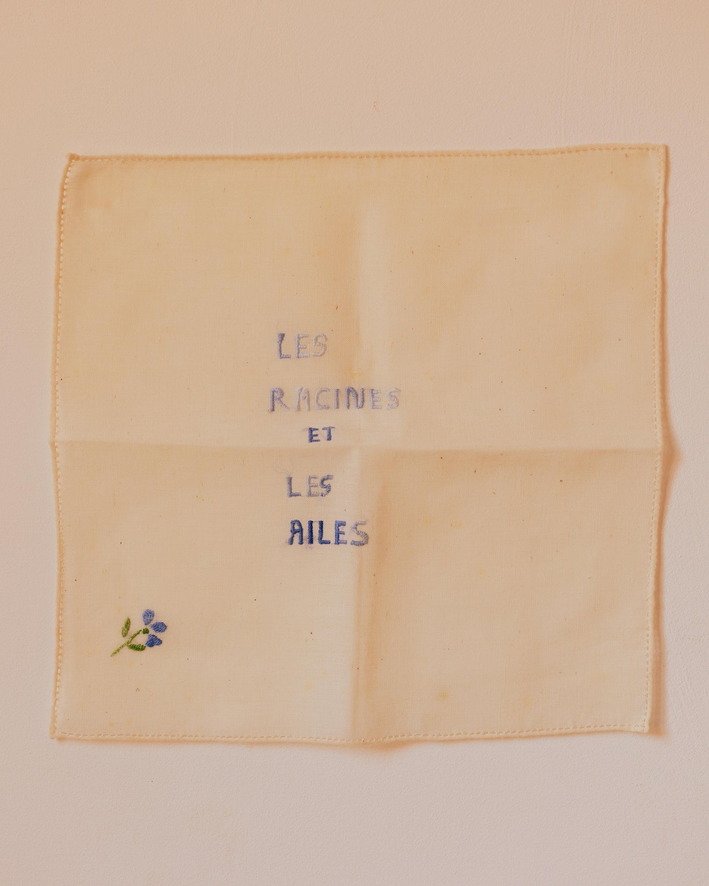 Les racines et les ailes – Hand-embroidered artwork