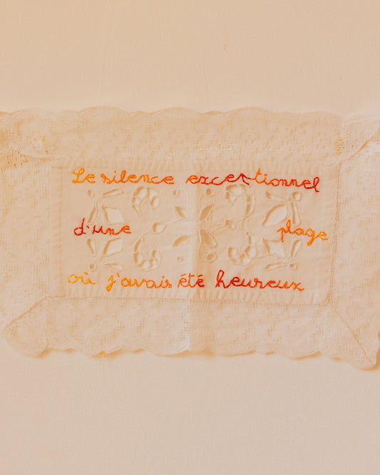 Une plage – Hand-embroidered artwork