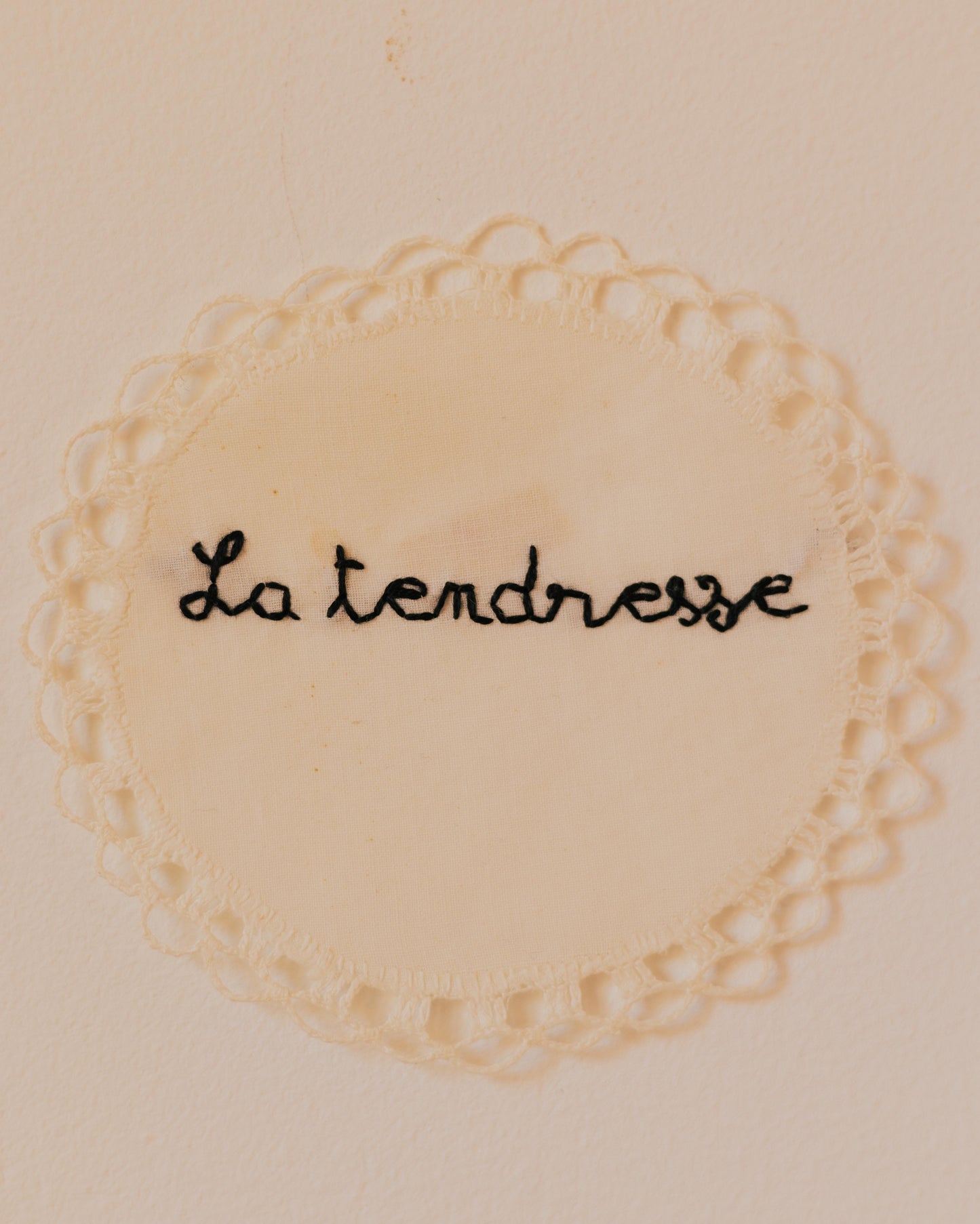 La tendresse – Hand-embroidered artwork