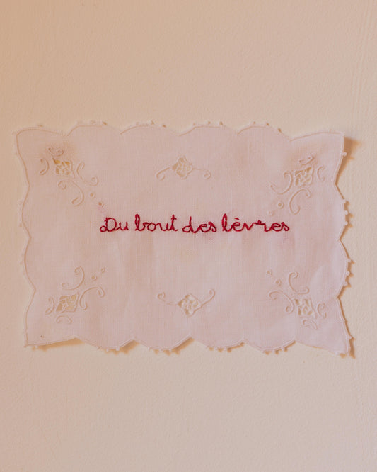 Du bout des lèvres – Hand-embroidered artwork