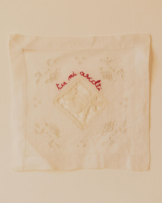 Io ti parlo tu mi ascolti – Hand-embroidered artwork